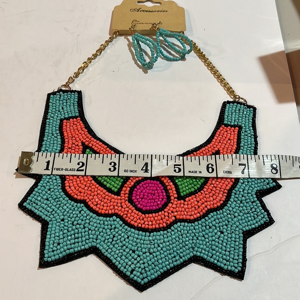 NWT Turquoise Beaded Bib Necklace - Picture 3 of 4